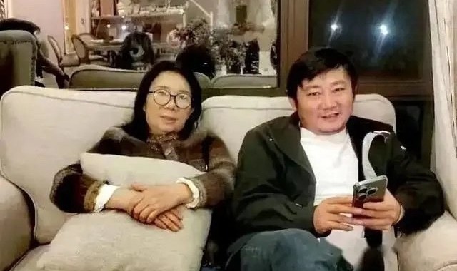 张雪母亲改嫁后成为作家！回应：张雪骑车撞人我赔3万 借给他55万|何琼|世界超级摩托车锦标赛|摩托车|桃林|葡萄牙_新浪体育_新浪新闻